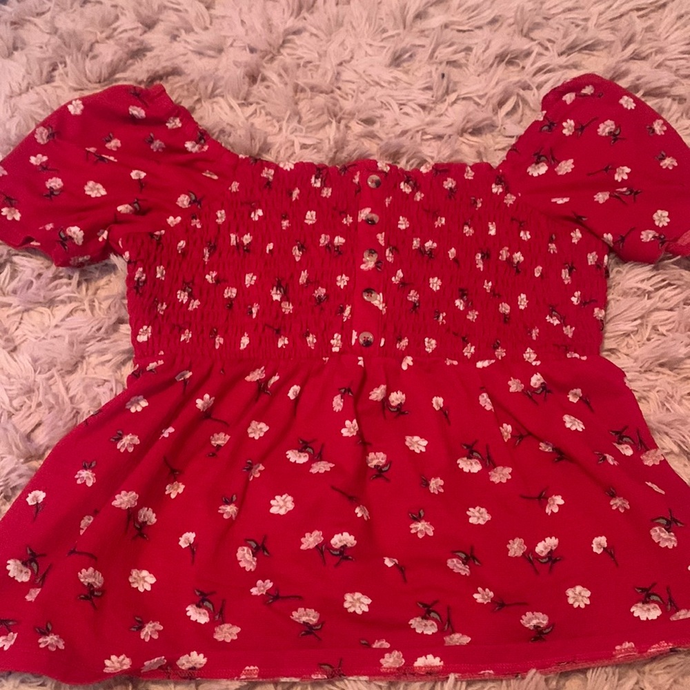 Large (11-13) Women No Boundaries Red Floral Top/Blouse